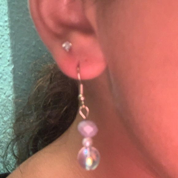 Purple beaded earring - Picture 3 of 3